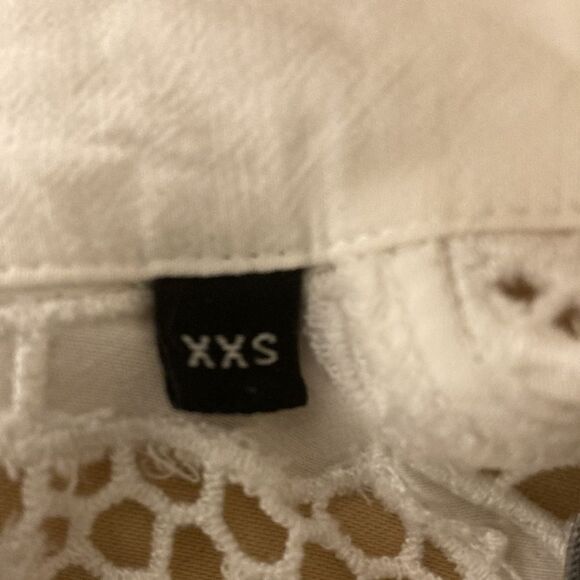 The Kooples Woman’s Long Sleeve White Blouse Floral Lace Front & Back Yoke. - Picture 9 of 10